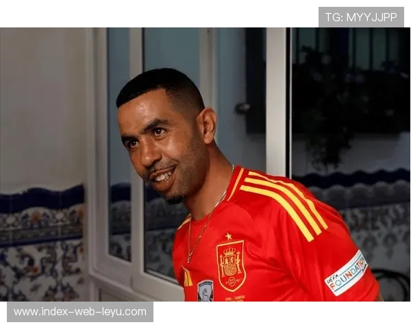 亚马尔父亲看台激动落泪，家族支持成球员成长动力