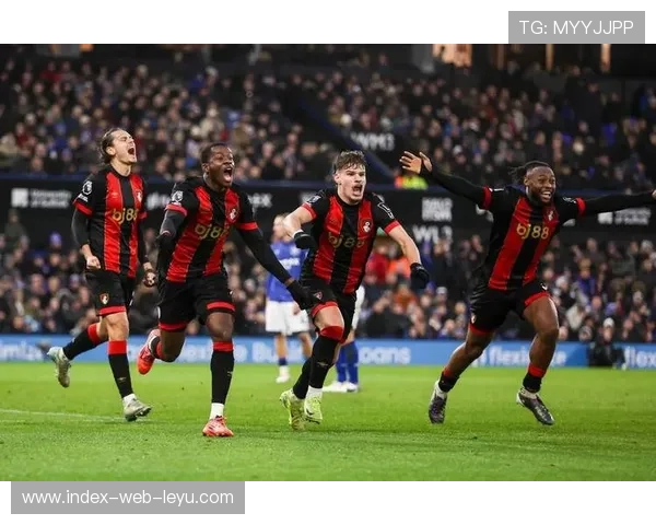 伯恩茅斯2-1逆转十人埃弗顿,19岁小将拉扬将功补过头球扳平 伯恩茅斯2-1逆转十人埃弗顿,19岁小将拉扬将功补过头球扳平